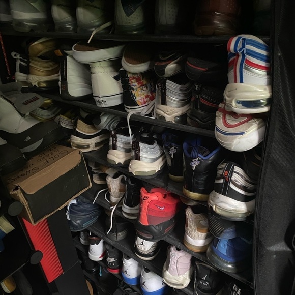 MYSTERY BOX OF 3 SNEAKERS - Nike, Adidas, Jordan & More ALL SIZES AVAILABLE - Picture 8 of 9